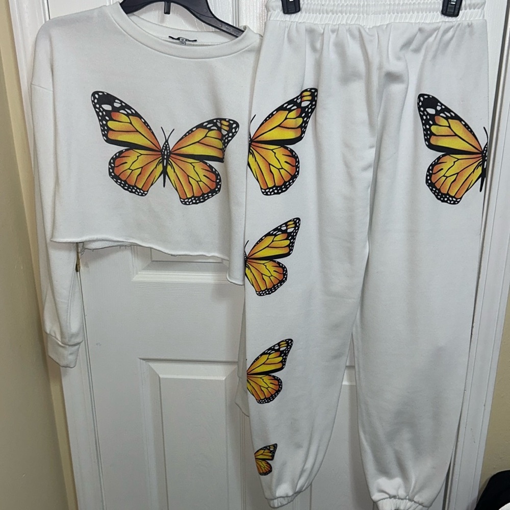 Butterfly Jogger Set - Picture 1 of 12